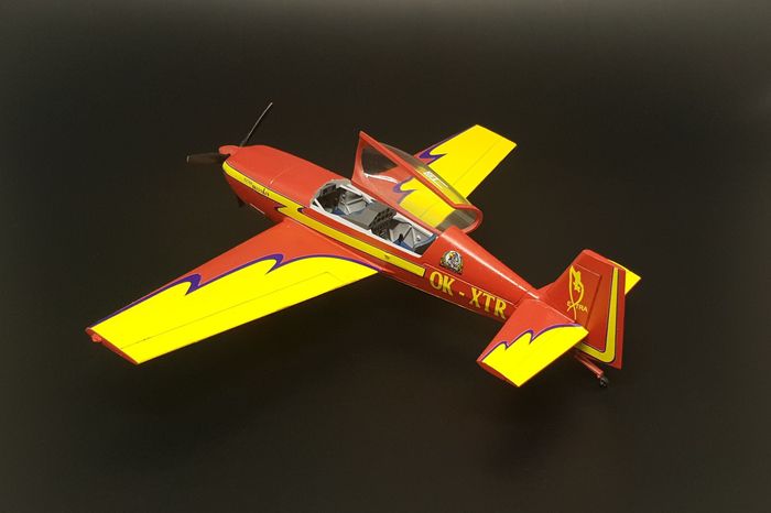 brengun-BRP48007-3-Extra-EA-300L-330LC-zweisitziges-Kunstflugzeug-Walter-Extra-Champion brengun-BRP48007-3-Extra-EA-300L-330LC-zweisitziges-Kunstflugzeug-Walter-Extra-Champion