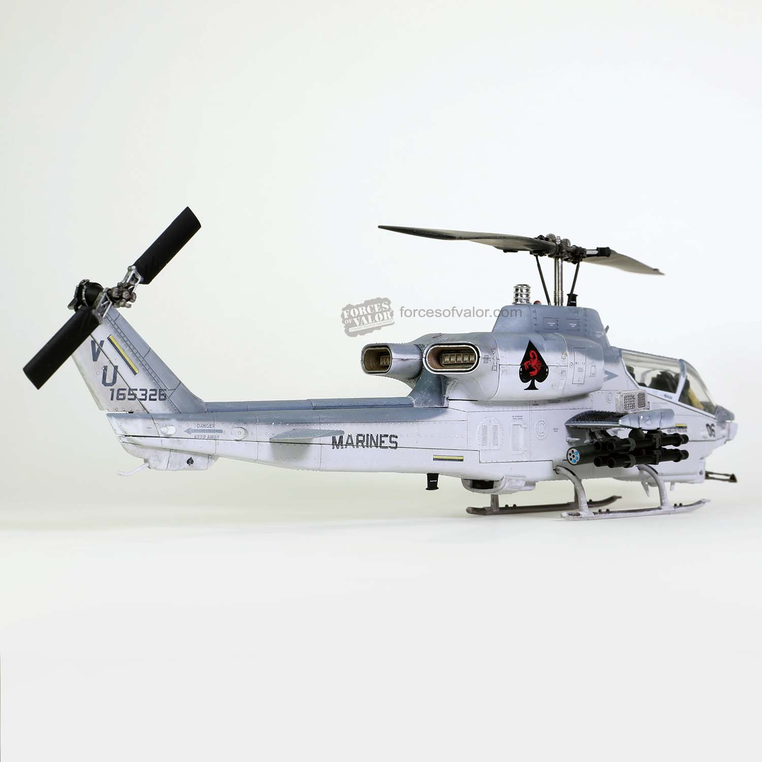 forcesofvalor-FOV-820004A-1-4-US-Marine-Corps-Bell-AH-1W-Whiskey-Cobra-Helicopter-NTS-Camp-Pendleton-2012 forcesofvalor-FOV-820004A-1-4-US-Marine-Corps-Bell-AH-1W-Whiskey-Cobra-Helicopter-NTS-Camp-Pendleton-2012