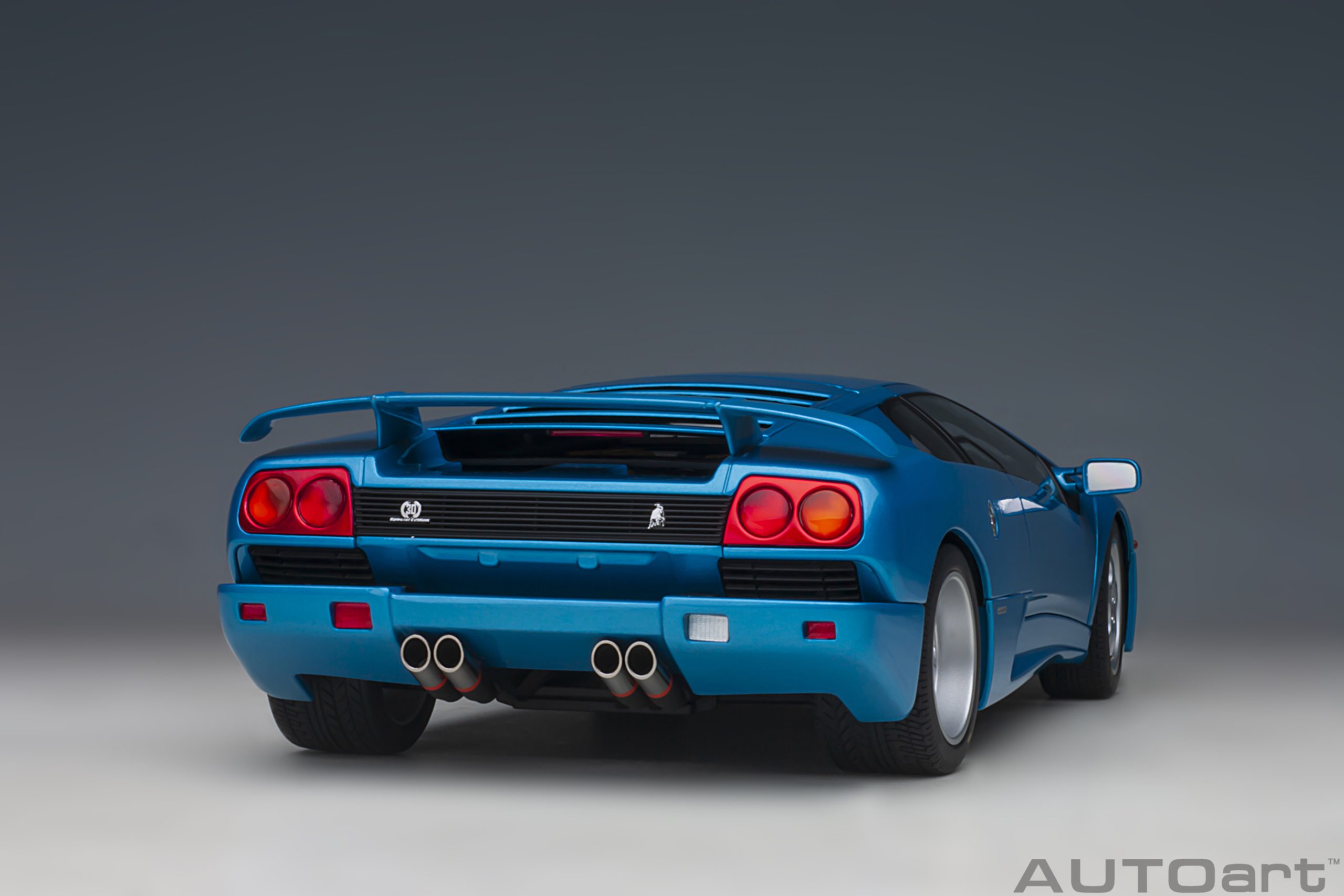 autoart-79156-8-Lamborghini-Diablo-SE30-30th-Anniversary-Edition-Blu-Sirena-metallic-blue