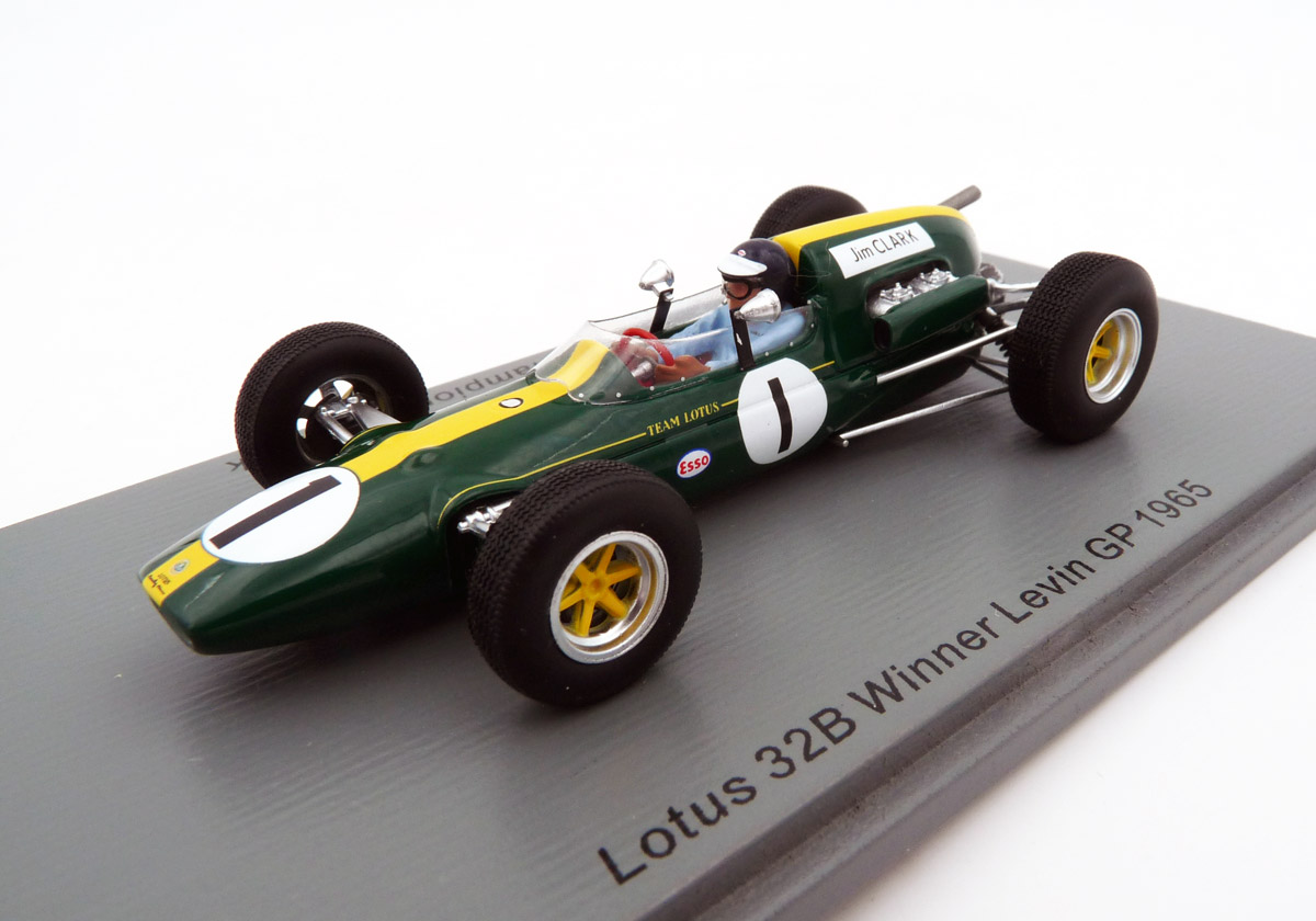 spark-S7304-1-Lotus-32B-Winner-Levin-GP-1965-Tasman-Champion-Jim-Clark-mit-Fahrerfigur