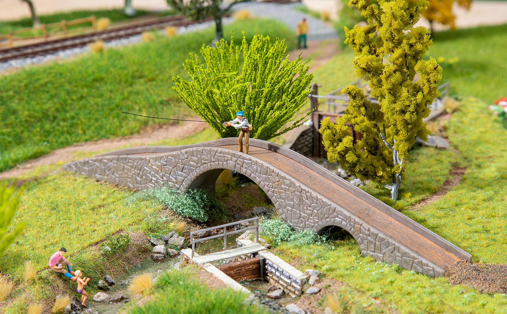 faller-120526-1-Fussgängerbrücken-Steinbogenbrücke