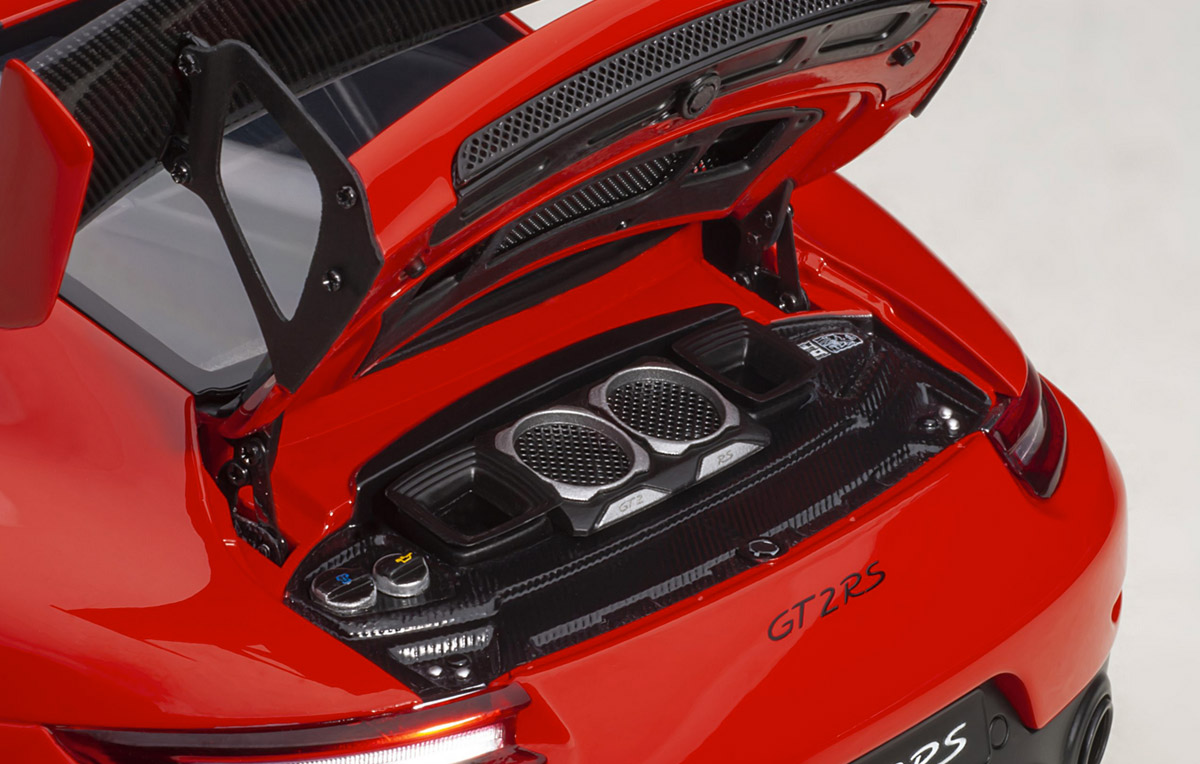 autoart-78173-7-Porsche-911-GT2-RS-Weissach-Package-guards-red-991-2 autoart-78173-7-Porsche-911-GT2-RS-Weissach-Package-guards-red-991-2