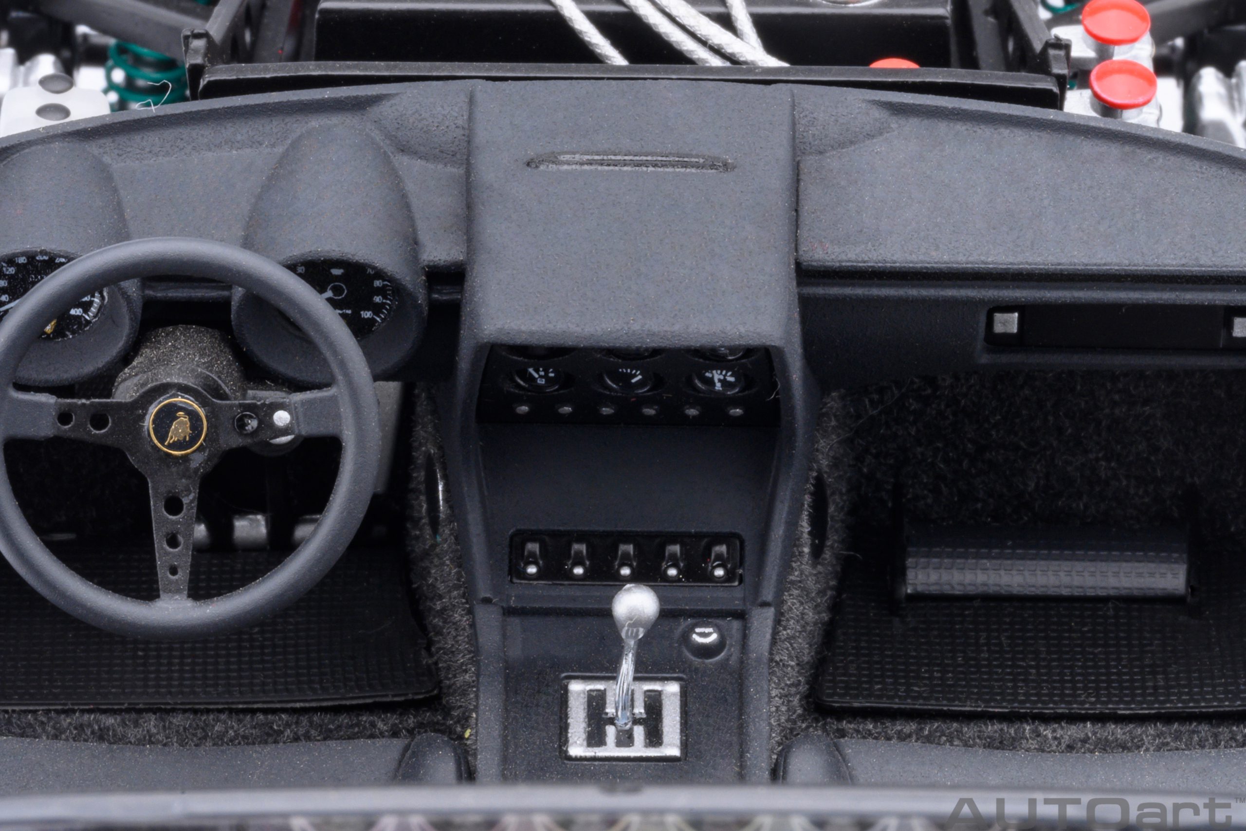 autoart-79171-4-Lamborghini-Miura-SVR-JOTA-rosso-rot-Cockpit