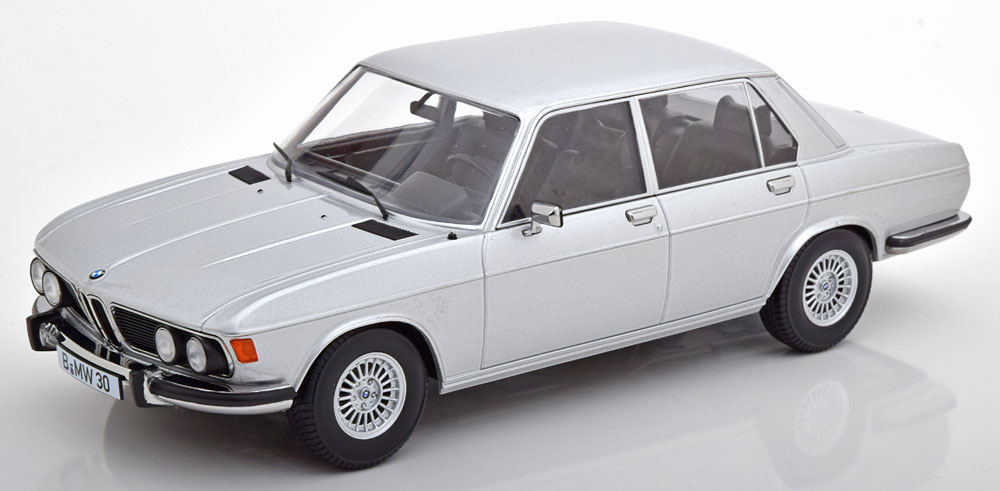 kk-scale-KKDC180403-1-BMW-3-0-S-E3-Limousine-polarissilber-Reihensechszylinder-turbinenartig