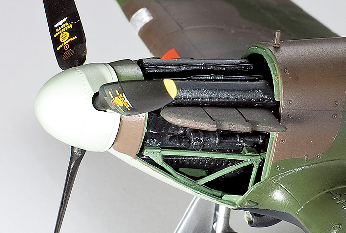 tamiya-37011-3-Hawker-Hurricane-Mk-I-mit-drei-Figuren-Fotobroschüre-Italeri