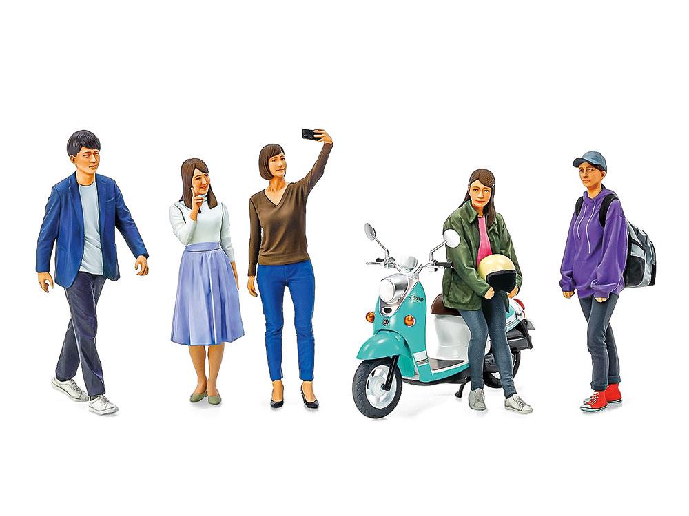 tamiya-24356-1-Campus-Friends-Set-II-Figurenset-Jugendliche-Studenten-Roller-Scooter