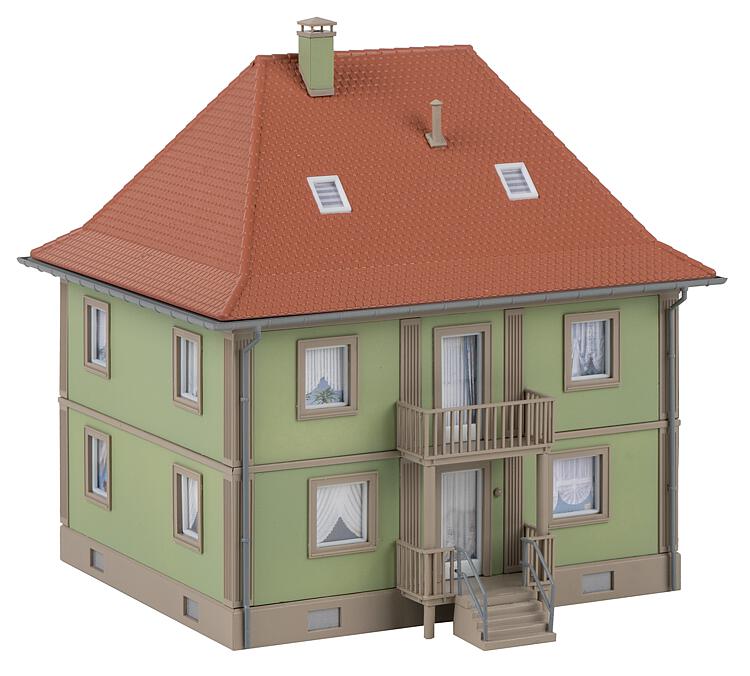 faller-130682-3-Wohnhaus-Kirchstrasse-5-Walmdach-Aufschieblinge-Biberschwanz