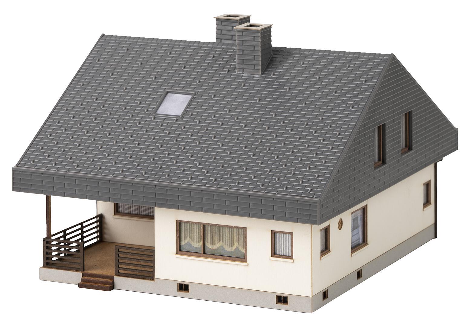faller-130644-3-Bungalow-mit-Plattendach-80er-Jahre-Architektur-verschindelt-Familienhaus