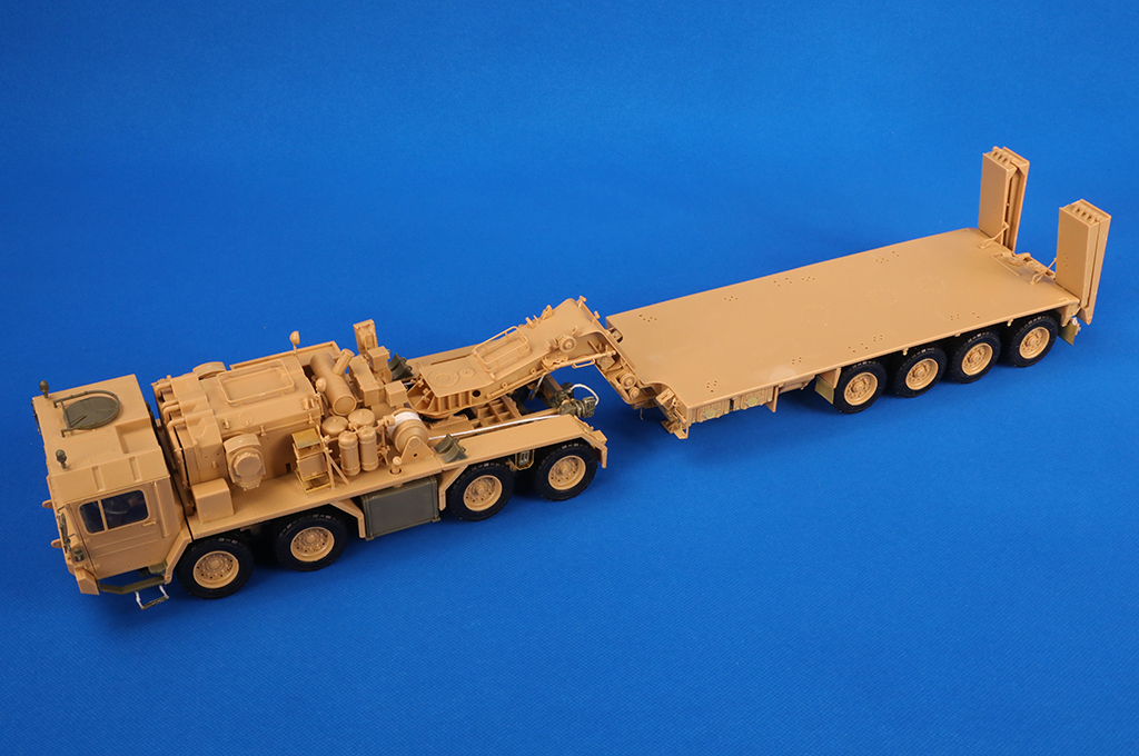 Trumpeter-01070-4-Faun-SLT-50-3-Schwerlasttransporter-mit-SaAnh52t-Bundeswehr-Tieflader-Modellbausatz