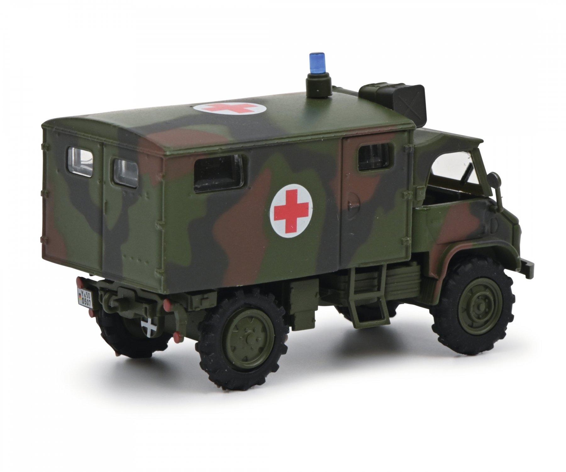 schuco-452667000-2-Unimog-S404-Bundeswehr-Sanka-Koffer