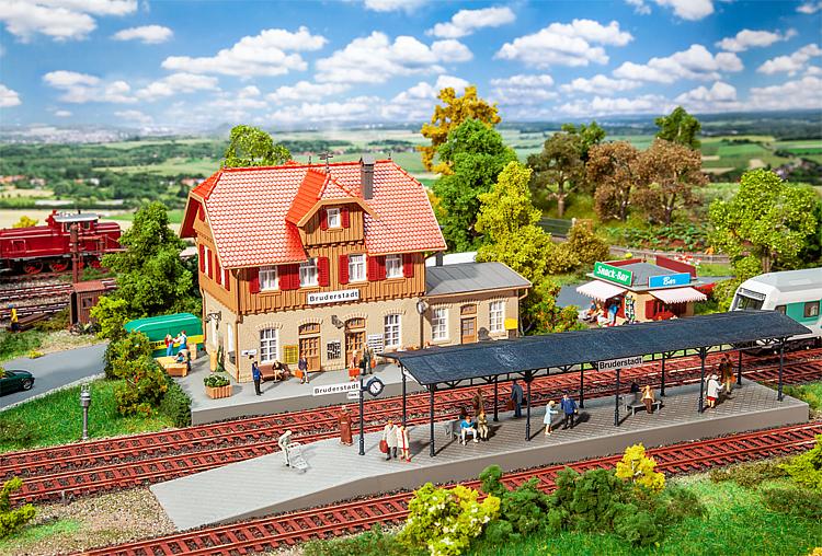 faller-190072-1-Bahnhof-Bruderstadt-Panorama