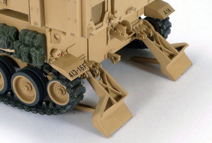 tamiya-37026-6-Paladin-M109-Howitzer