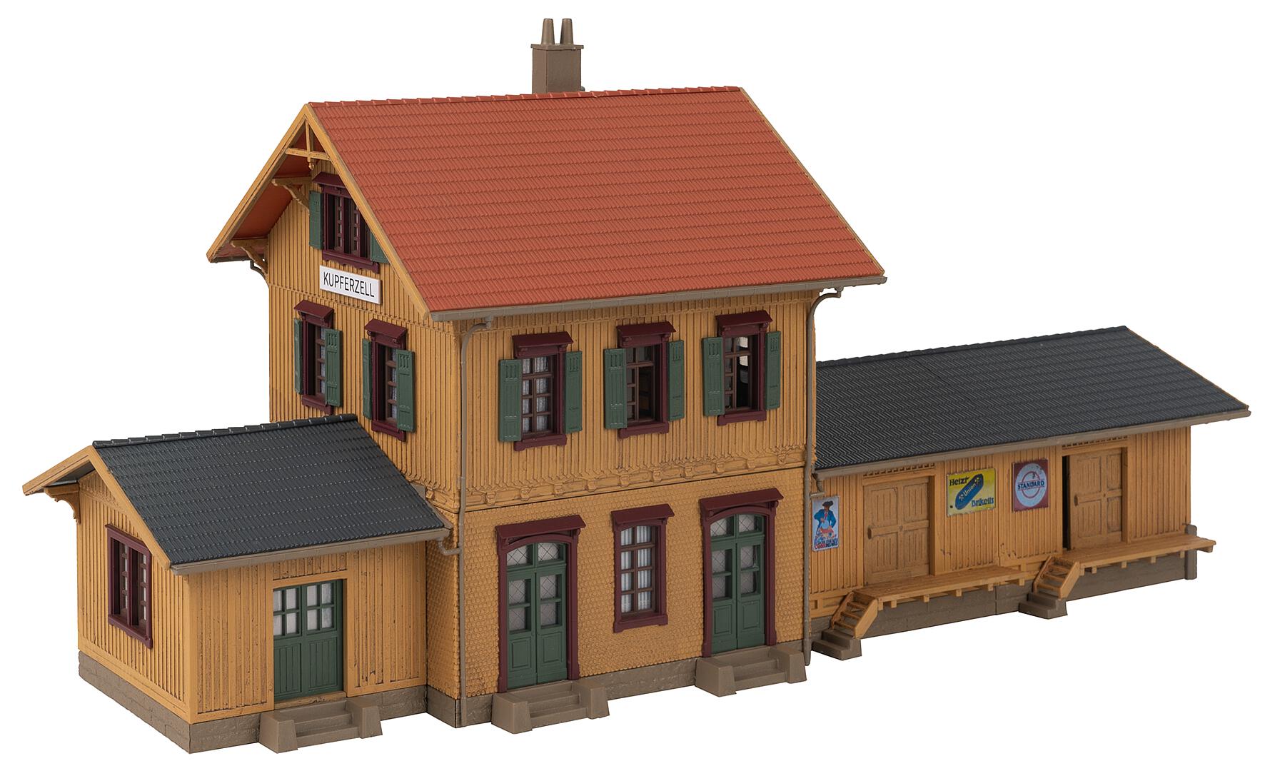 faller-110153-2-Bahnhof-Kupferzell-holzvertäfelt-Holzschindeln-Nonnenziegel-Gebäude