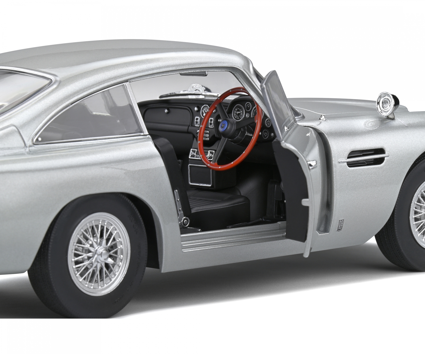 solido-S1807101-3-Aston-Martin-DB5-1964-silver-birch-James-Bond