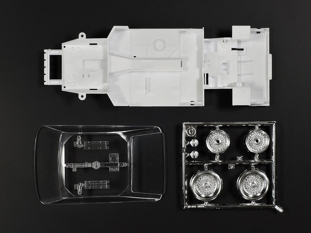 Tamiya-24376-8-Ford-Capri-Zakspeed-Turbo-Gruppe-5-Mampe-Hans-Heyer-Chassis