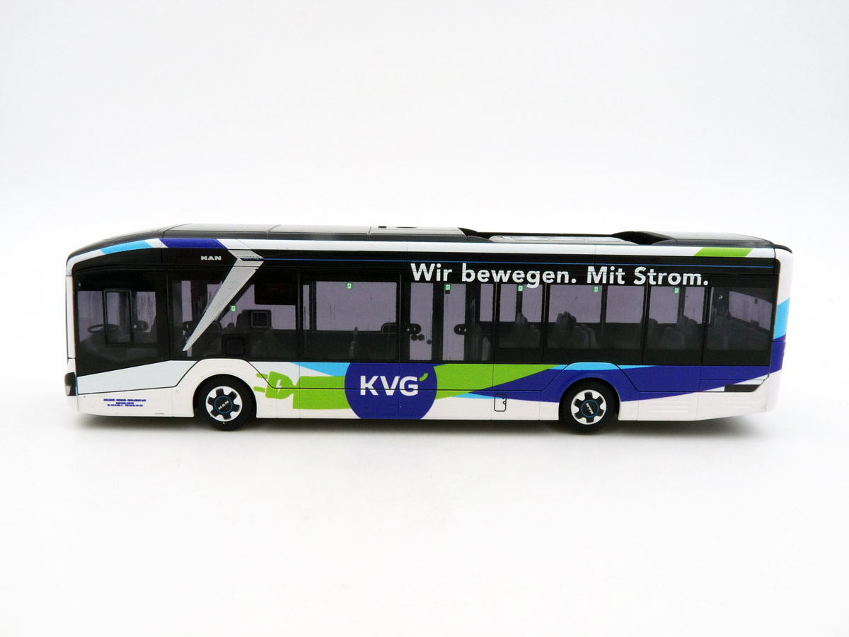 Rietze-76359-2-MAN-Lions-City-12-E-Elektrobus-KVG-Kahlgrund-Verkehrs-Gesellschaft-mbh-Wir-bewegen-mit-Strom-Busbahnhof-Schöllkrippen-Dr-Legler