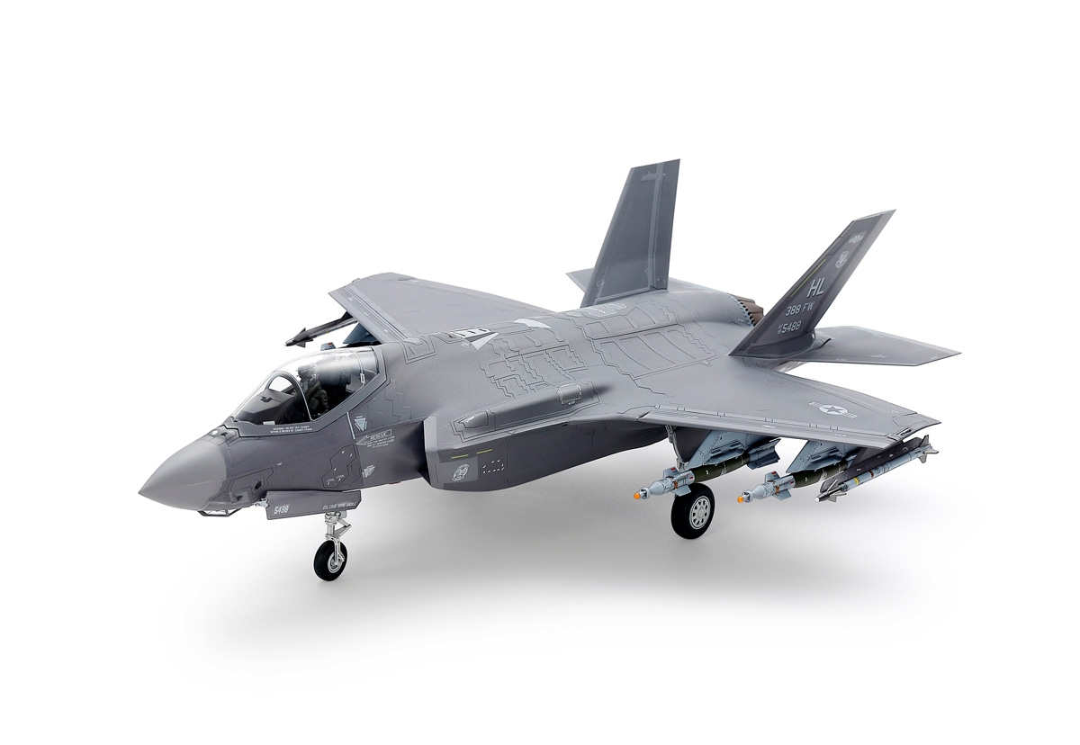 tamiya-60792-1-Lockheed-Martin-F-35A-Lightning-II-Jet