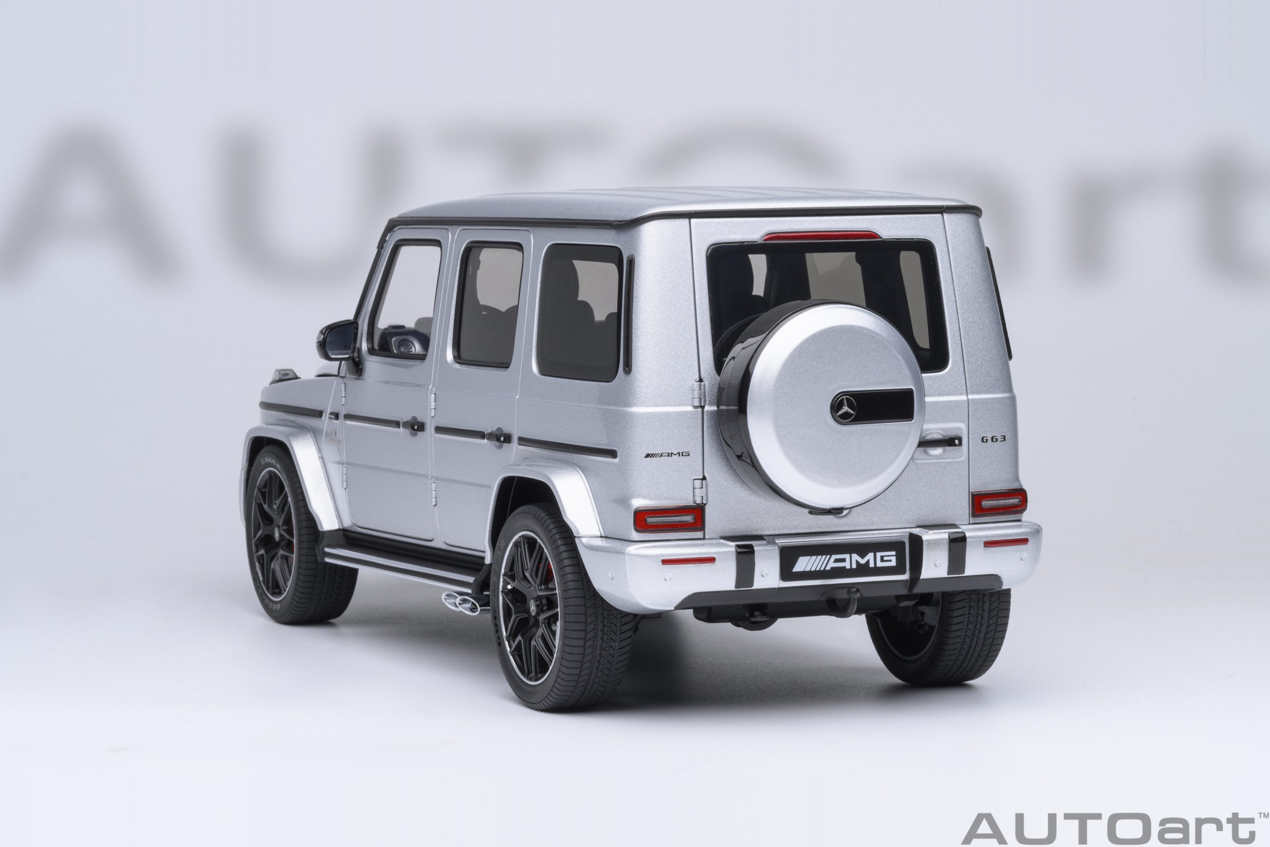 autoart-76358-7-Mercedes-AMG-G-63-iridium-silber-metallic-rear