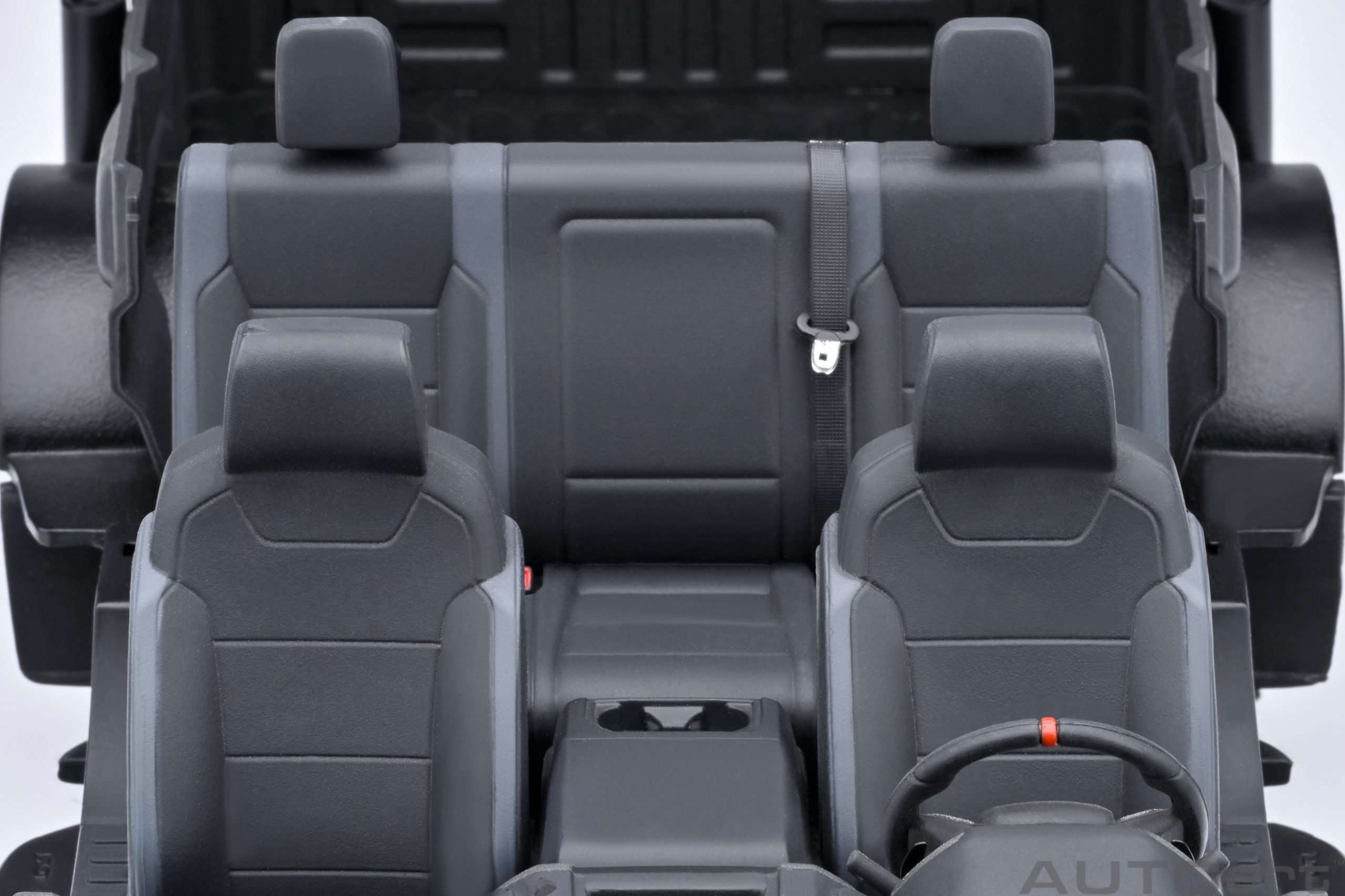 Autoart-72948-4-Ford-F-150-Raptor-Supercrew-2019-ruby-red-Innenraum-bequeme-Sitze
