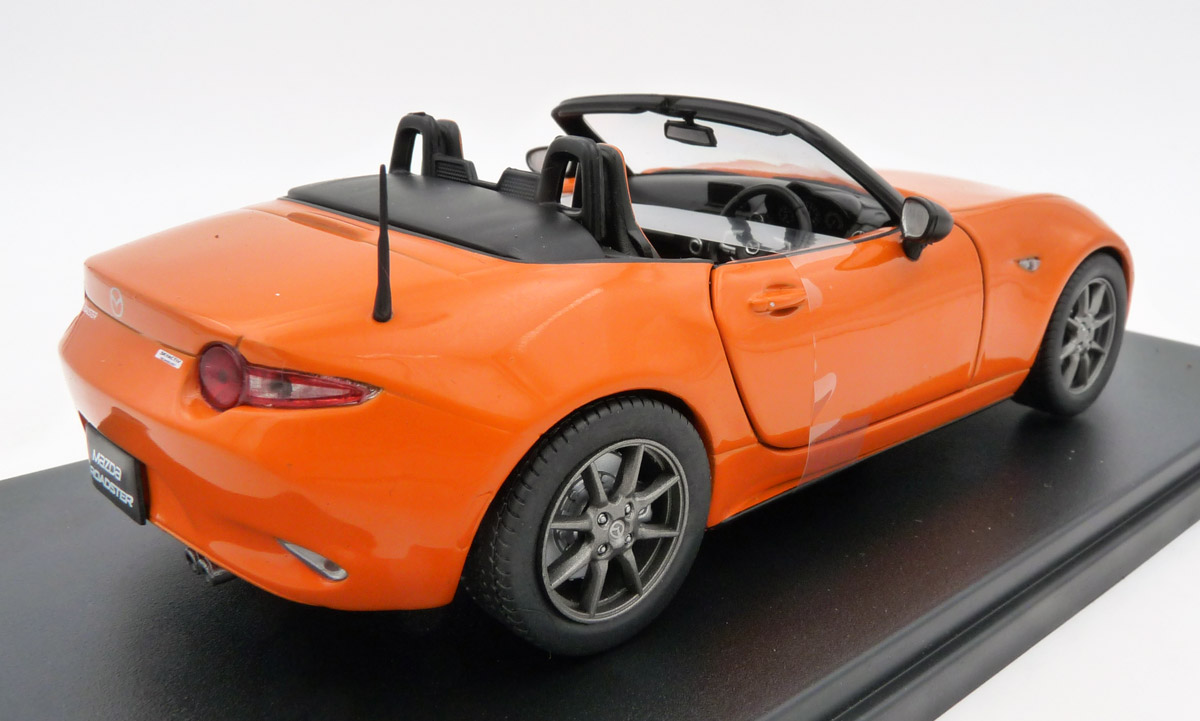 whitebox-WB1241780-O-2-Mazda-MX-5-orange-hinten