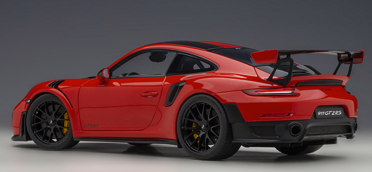 autoart-78173-2-Porsche-911-GT2-RS-Weissach-Package-guards-red-991-2