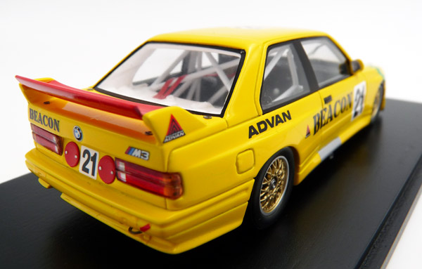 spark-SA186-2-BMW-M3-E30-Sportevolution-Thunderbolt-Jackie-Chan-Pik-Lik-Foh-Beacon-Macau-Guia-Race-1995