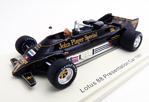 spark-UK002-1-Team-Lotus-88-Presentation-Car-Colin-Chapman-John-Player-Special-1981
