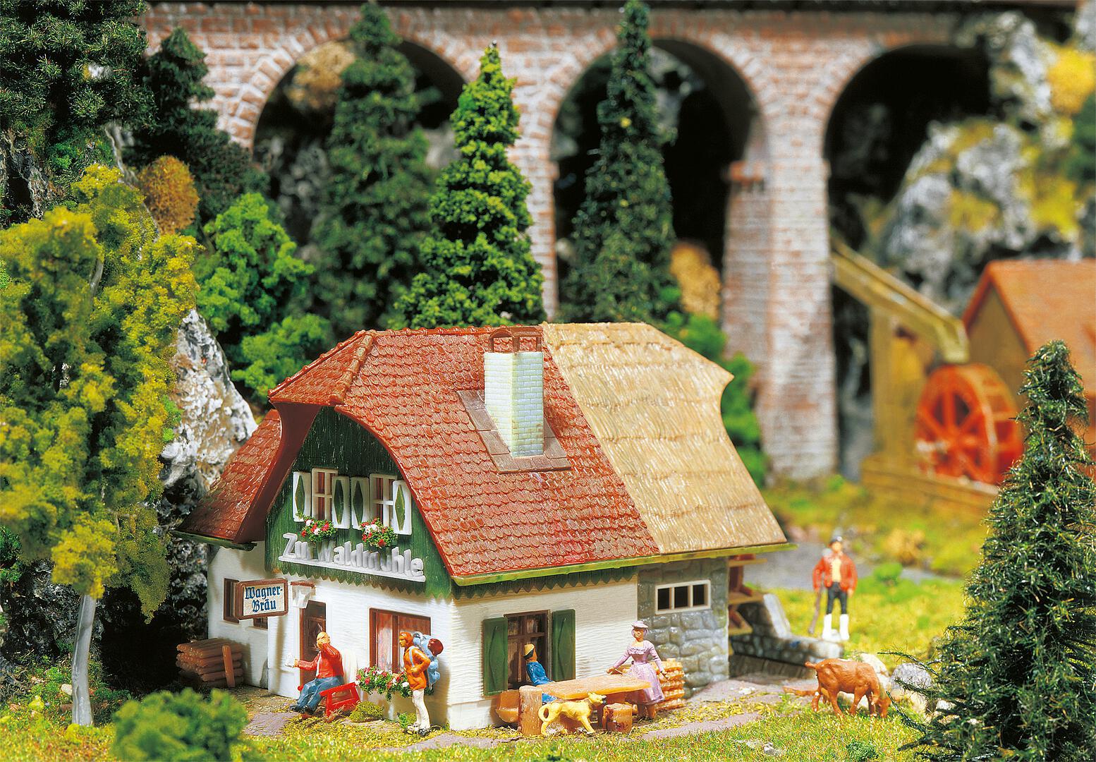 faller-131210-1-Schwarzwaldmühle-Gasthaus-Einkehr