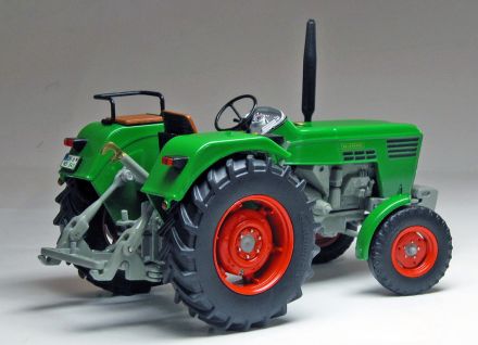 weisetoys-1040-2-Deutz-D4006-grüner-Traktor