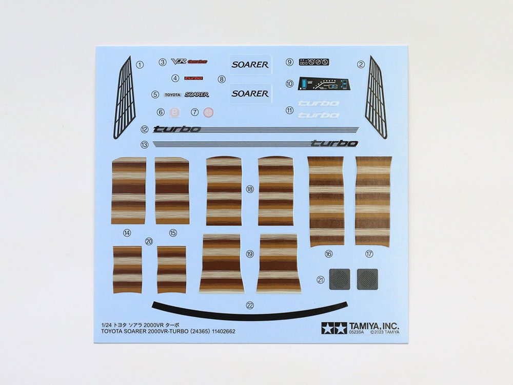 tamiya-24365-4-Toyota-Soarer-2000VR-Turbo-Sitze