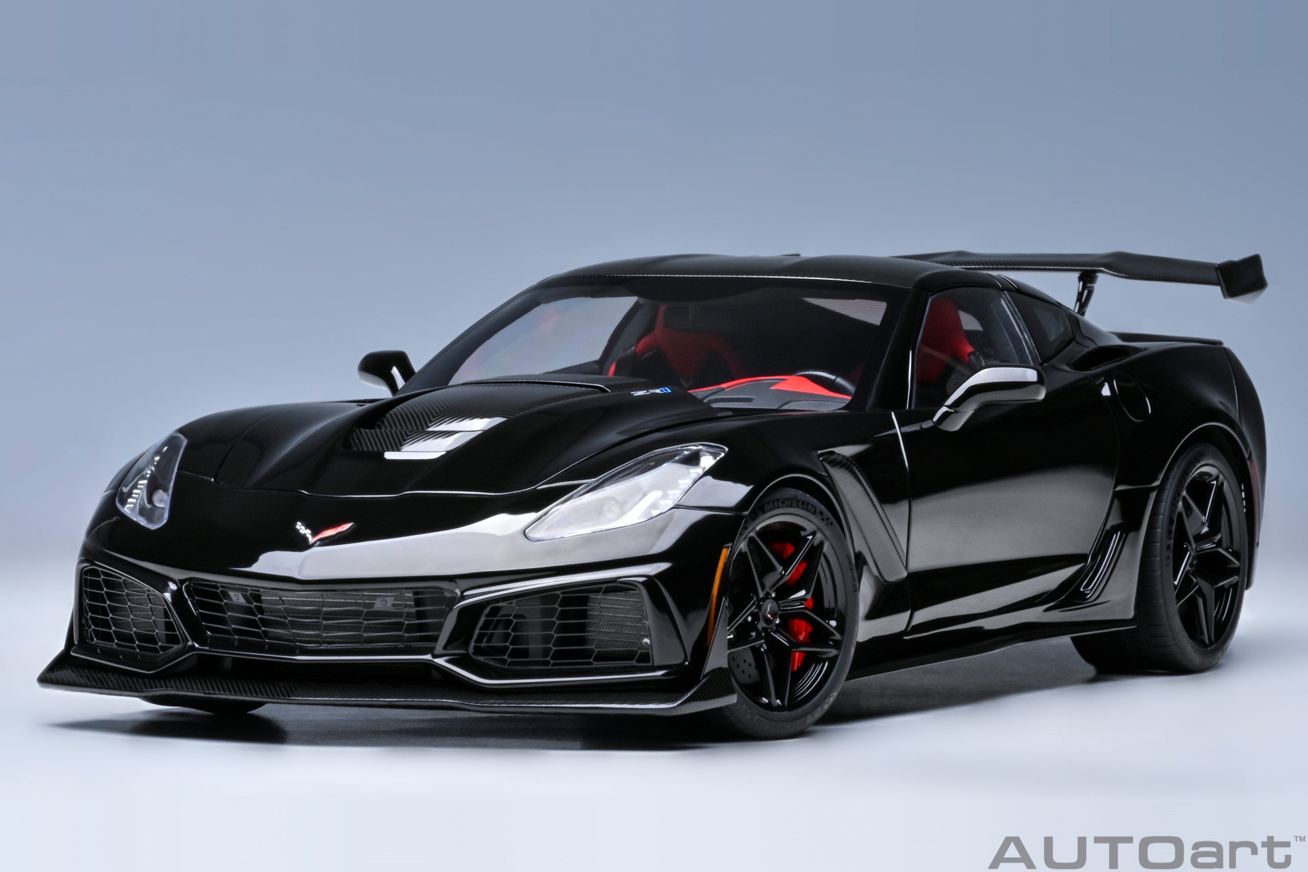 autoart-71276-1-Chevrolet-Corvette-ZR1-C7-2019-gloss-black