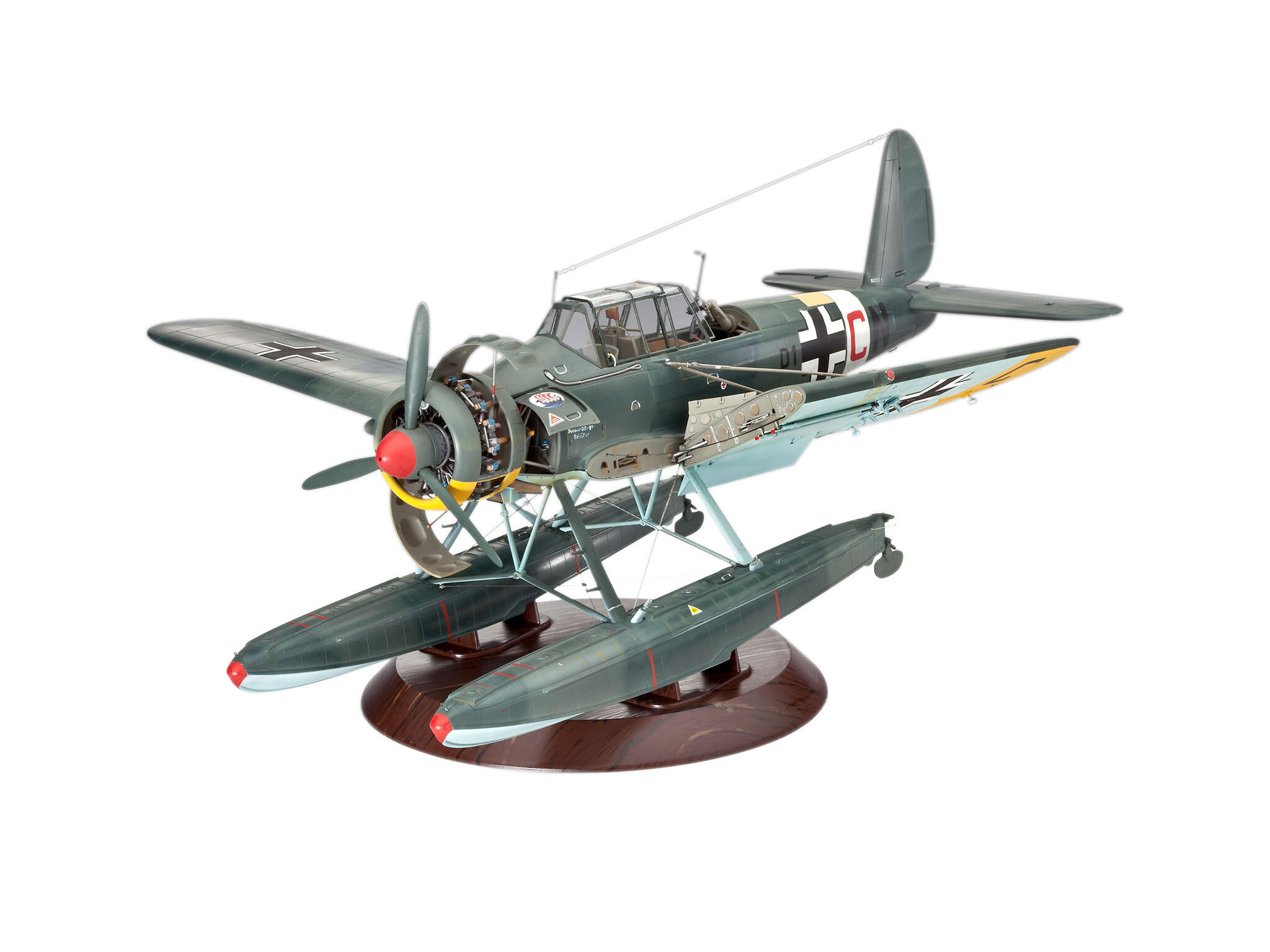 revell-03787-2-Arado-Ar-196A-3-Tragfläche-Flugzeugträger-eingeklappt