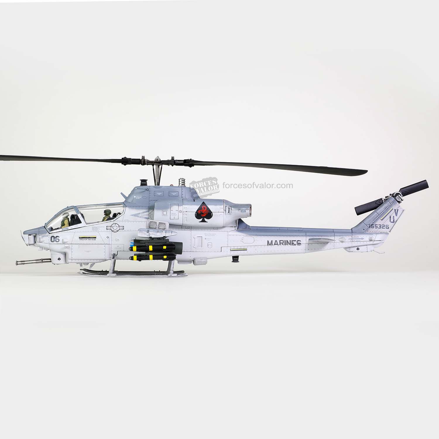 forcesofvalor-FOV-820004A-1-3-US-Marine-Corps-Bell-AH-1W-Whiskey-Cobra-Helicopter-NTS-Camp-Pendleton-2012 forcesofvalor-FOV-820004A-1-3-US-Marine-Corps-Bell-AH-1W-Whiskey-Cobra-Helicopter-NTS-Camp-Pendleton-2012
