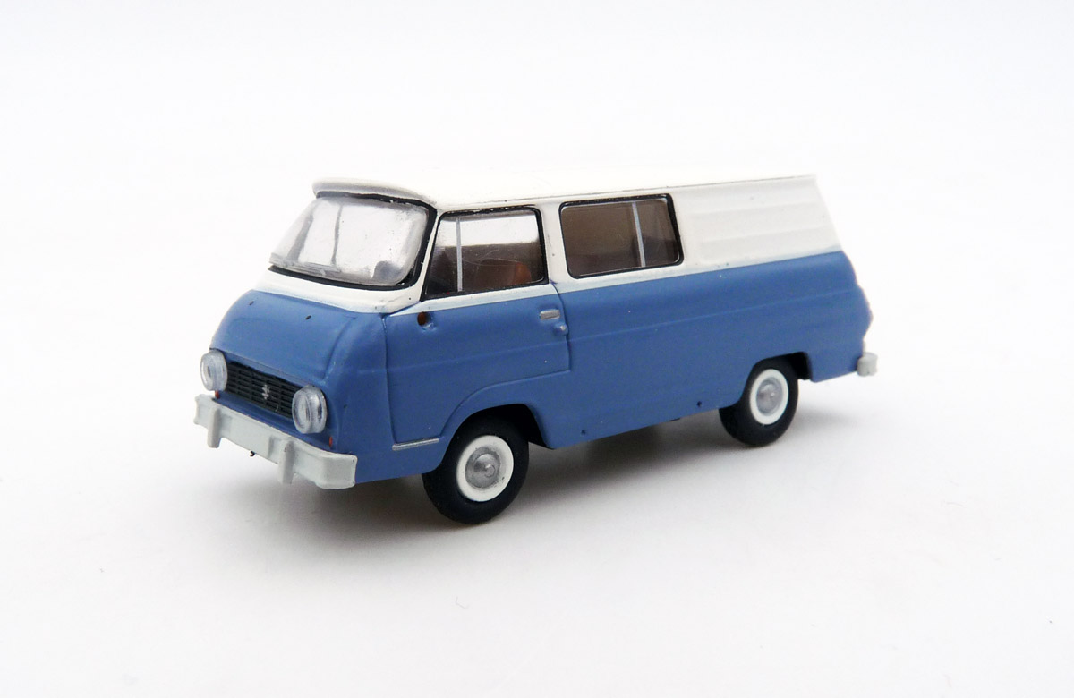 brekina-30813-Skoda-1203-Halbbus-blau-weiß-Sozialismus-Lieferwagen