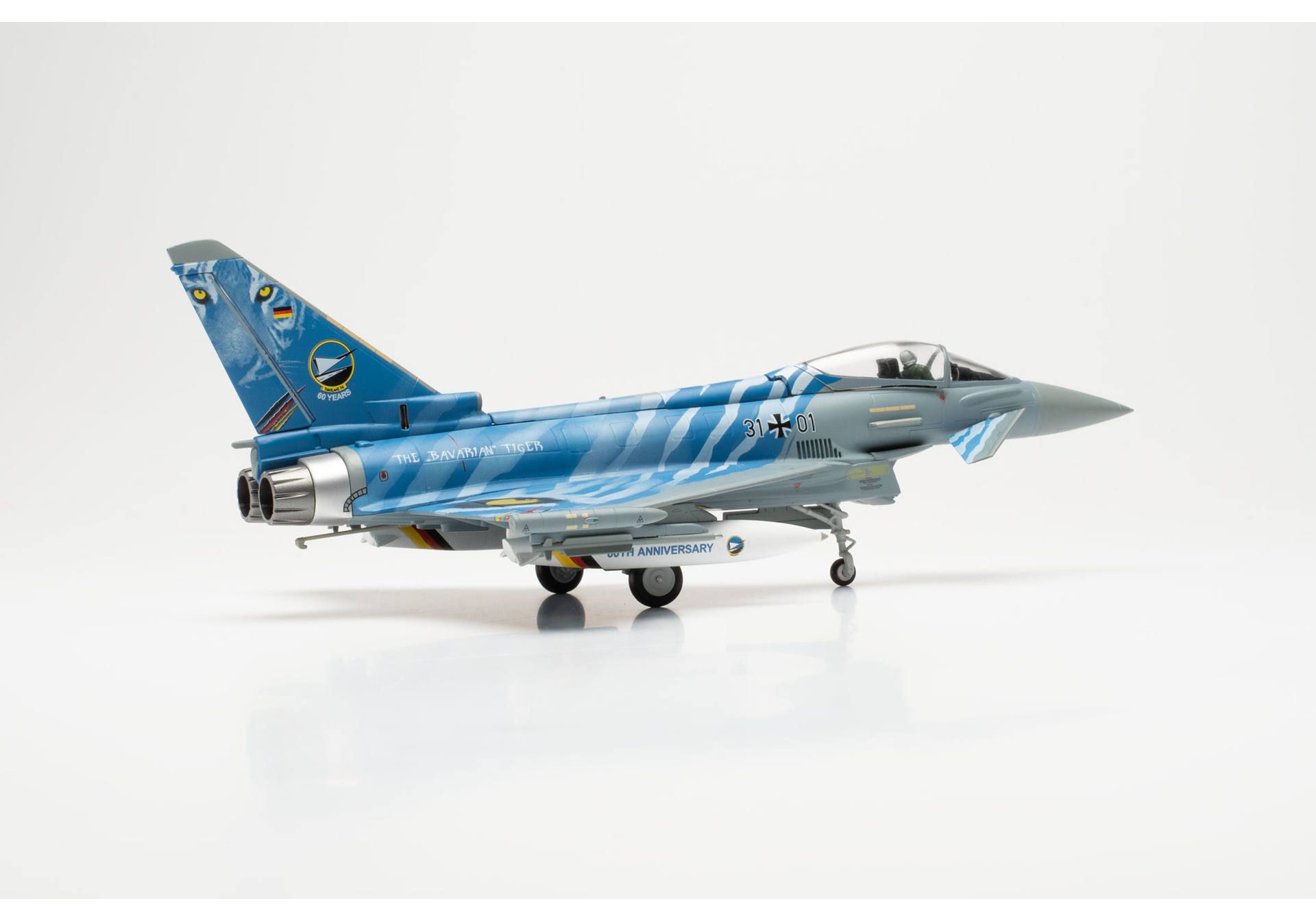 herpa-580786-2-Eurofighter-Typhoon-Bavarian-Tigers-Neuburg-60th-Anniversary