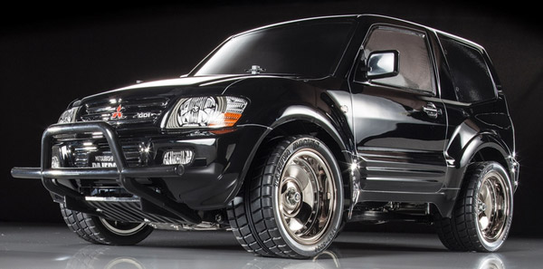 tamiya-58627-2-Mitsubishi-Pajero-Custom-Lowrider-Black-Special