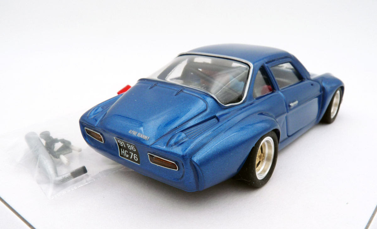 tts-044-2-Renault-Alpine-A110-Straßenversion-blau-metallic-Heck-Schleuder