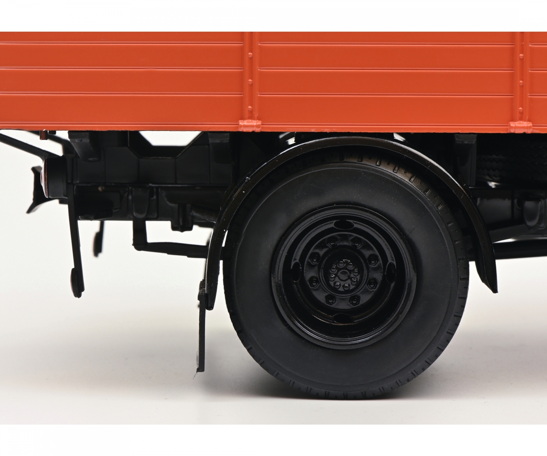 schuco-450044700-6-Mercedes-Benz-L911-Pritsche-Plane-LKW-orange-rot-MHI-Märklin-Händler-Initiative-Hinterräder schuco-450044700-6-Mercedes-Benz-L911-Pritsche-Plane-LKW-orange-rot-MHI-Märklin-Händler-Initiative-Hinterräder