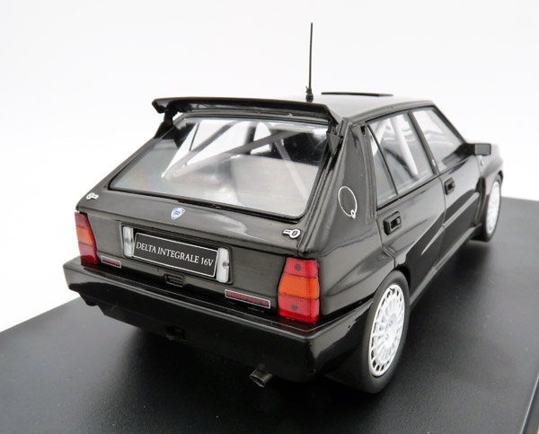 whitebox-WB124087-2-Lancia-Delta-HF-Integrale-16v-schwarz