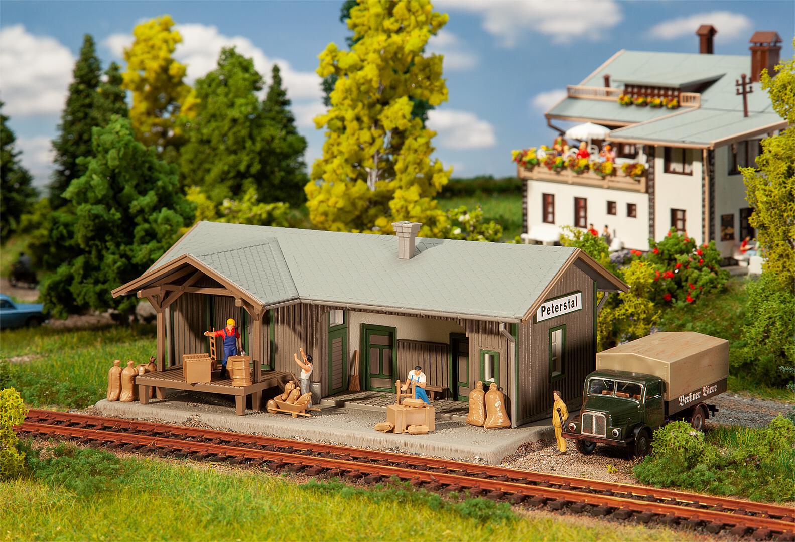faller-131394-1-Haltepunkt-Warenlager-Modelleisenbahn