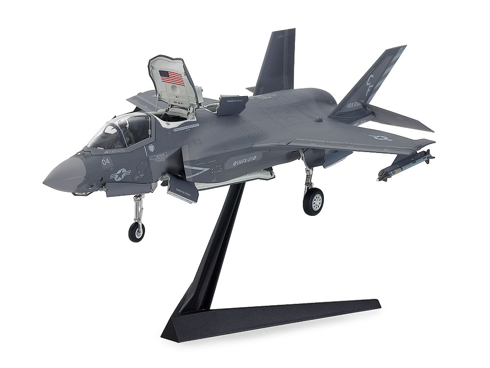 tamiya-60793-1-Lockheed-Martin-F-35B-Lightning-II-Display