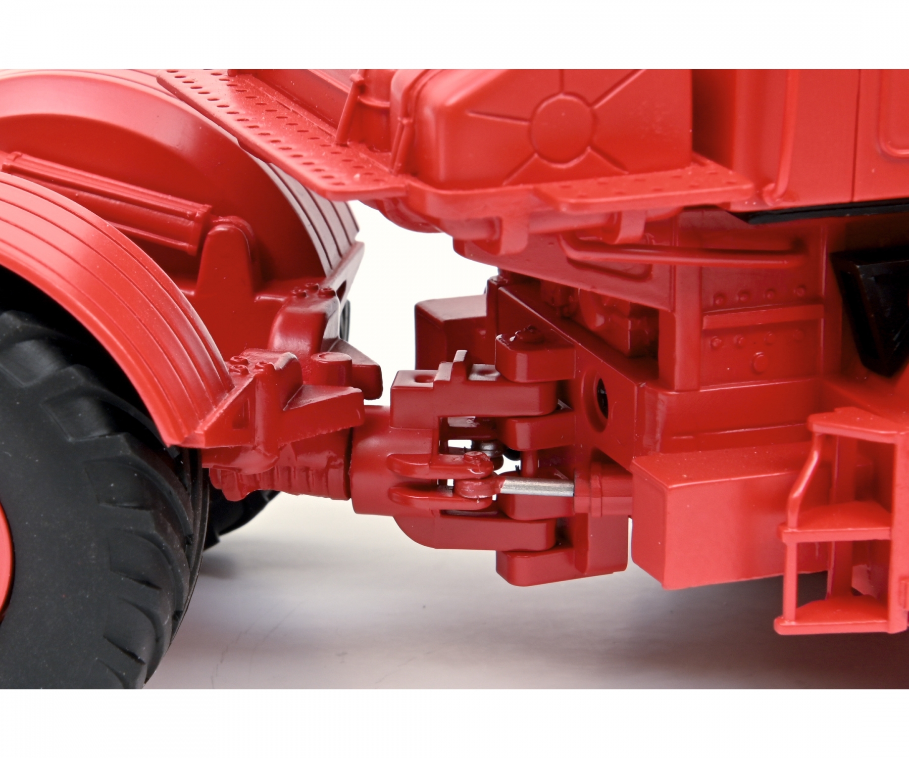 schuco-450912100-3-Kirovets-K-700-rot