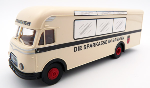 brekina-57753-Borgward-B4500F-Möbelwagen-Sparkasse-Bremen