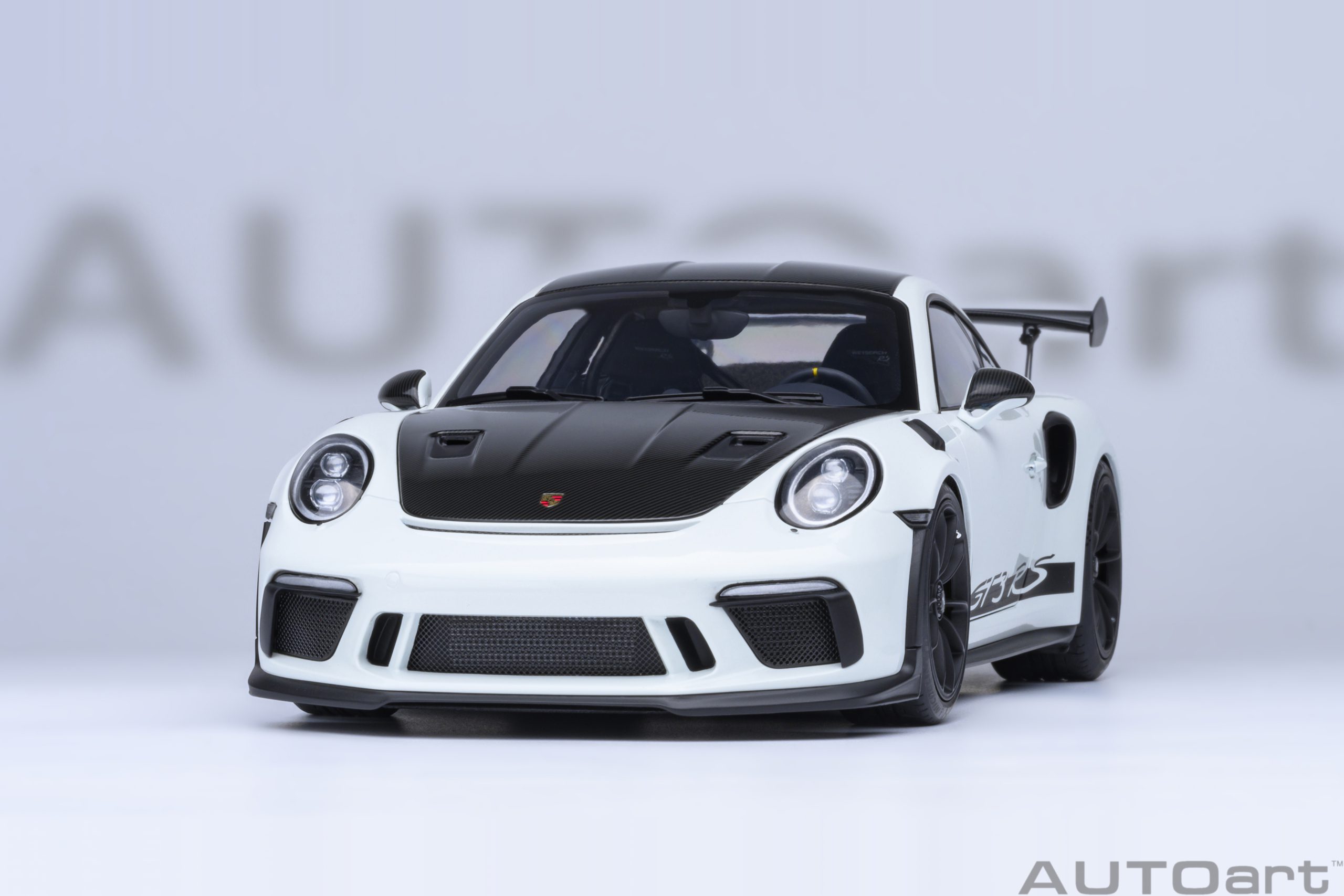 Autoart-78176-1-Porsche-911-GT3-RS-weissach-package-weiß-brachiale-front-Digga