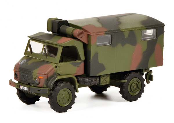 schuco-452652700-Mercedes-Benz-Unimog-S404-Kofferaufbau-Bundeswehr-flecktarn