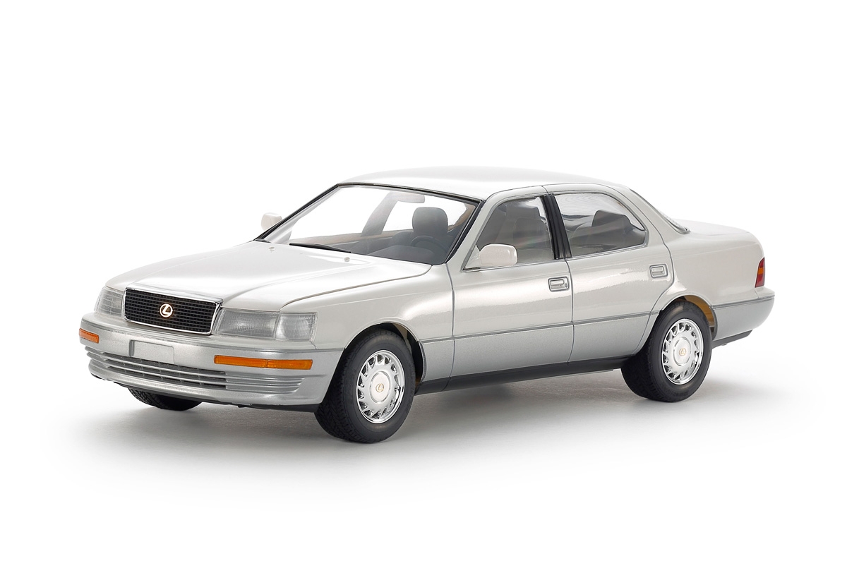 tamiya-24114-2-Lexus-LS-400-UCF11L-japanische-Luxuslimousine