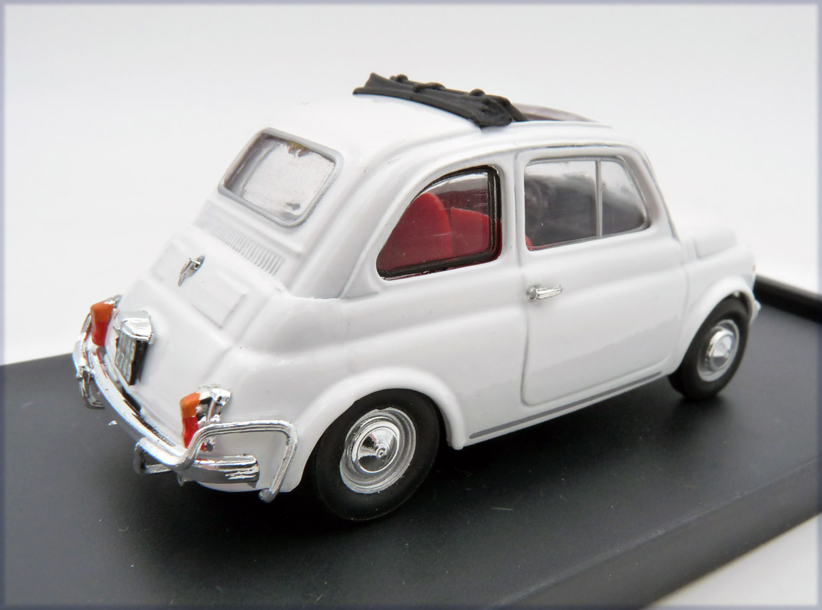 brumm-R464-03-2-Fiat-500L-Cinquecento-1969-1972-bianco-rosso-weiß-rot-Motorhaube