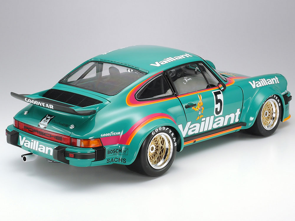 tamiya-12056-7-Vaillant-Kremer-Porsche-934-RSR-Bob-Wollek-DRM