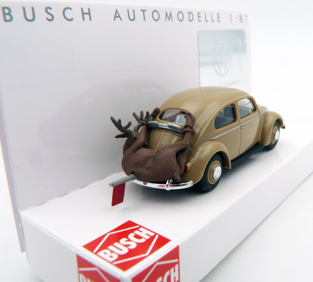 busch-52966-2-VW-Käfer-Ovali-beige-mit-Hirsch-Jäger-Beute-Abtransport