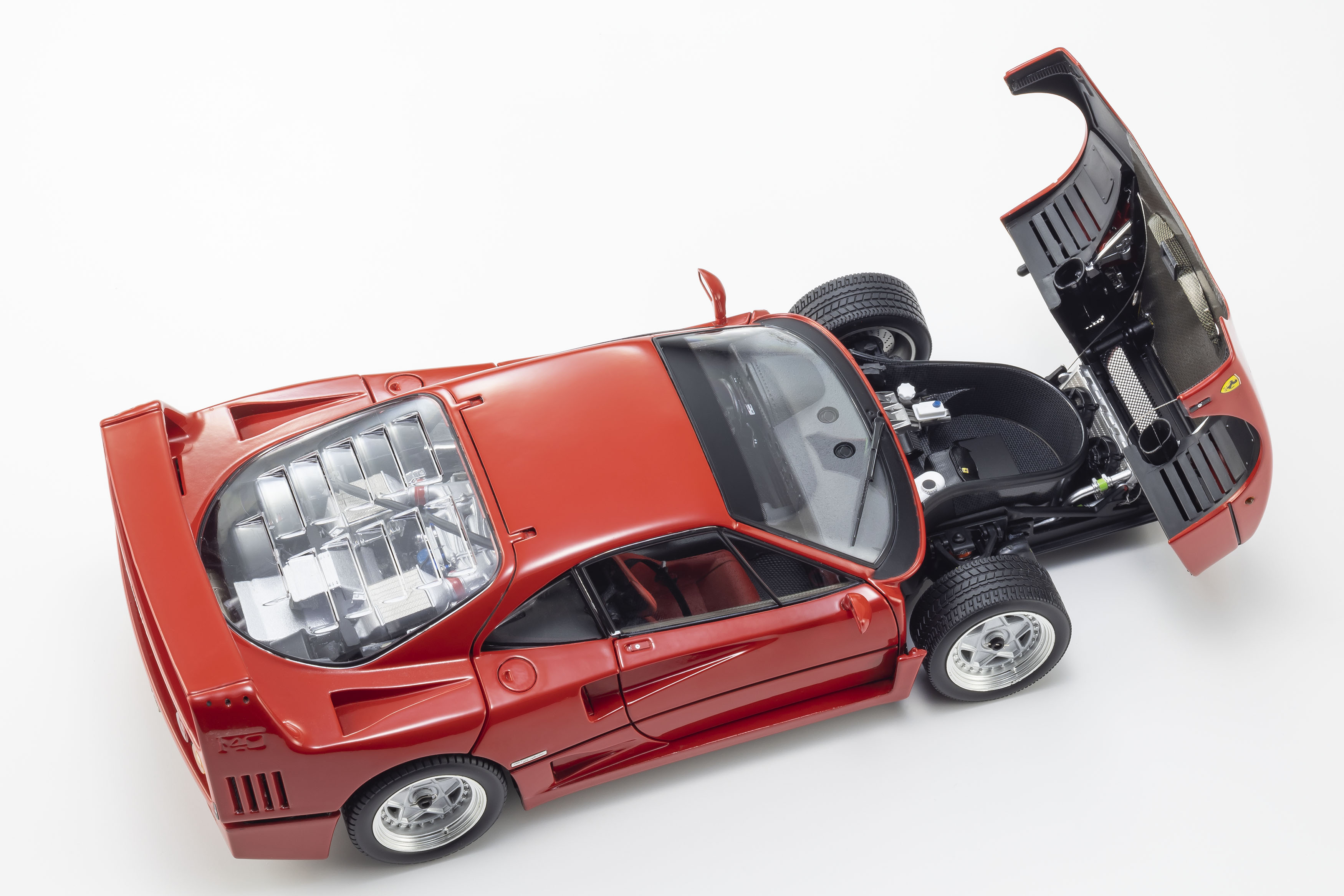 kyosho-08416R-3-Ferrari-F40-1989-Straßenversion-rosso-rot-Enzo-Maranello-Kohlefaser-Chassis